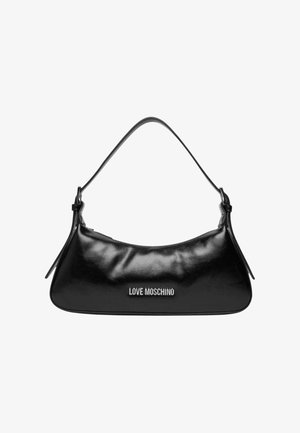 Borsa nera realizzata in materiale sintetico liscio con una silhouette curvilinea. Presenta una tracolla regolabile e il logo "LOVE MOSCHINO" in argento.