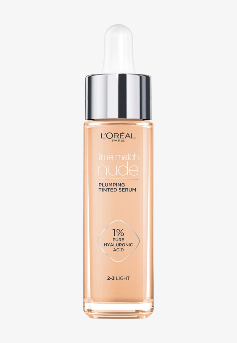 Sérum teinté repulpant L'Oréal Paris True Match Nude avec compte-gouttes, 1% d'acide hyaluronique pur, teinte 2-3 Clair dans un flacon rectangulaire transparent.