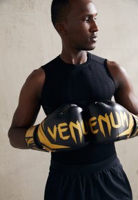 VENUM CHALLENGER 3.0 BOXING GLOVES UNISEX - Boxing gloves - black/gold