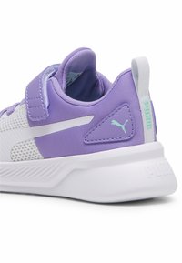 Puma FLYER RUNNER V PS - Hardloopschoenen voor op de weg - lavender alert white silver mist