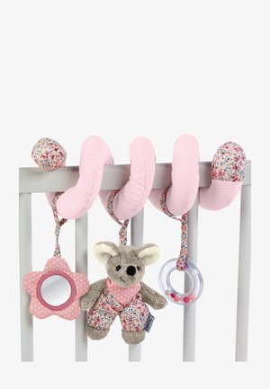 Rosa Plüsch-Spielzeug für das Kinderbett mit floralen Akzenten. Enthält ein Koala-Plüsch, einen Spiegel und eine Rassel, die alle mit Stoffschlaufen zum Aufhängen befestigt sind.