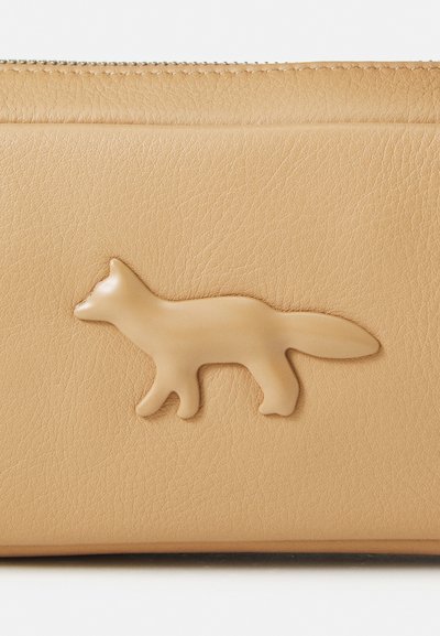 Maison Kitsuné CLOUD POUCH - Τσάντα χειρός - sepia