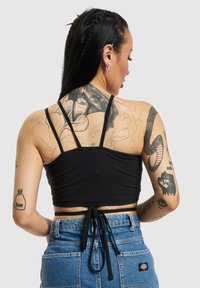 Karl Kani SMALL SIGNATURE CROP ONE SH - Top - black