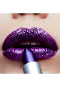 MAC FROST LIPSTICK - Läppstift - model behaviour