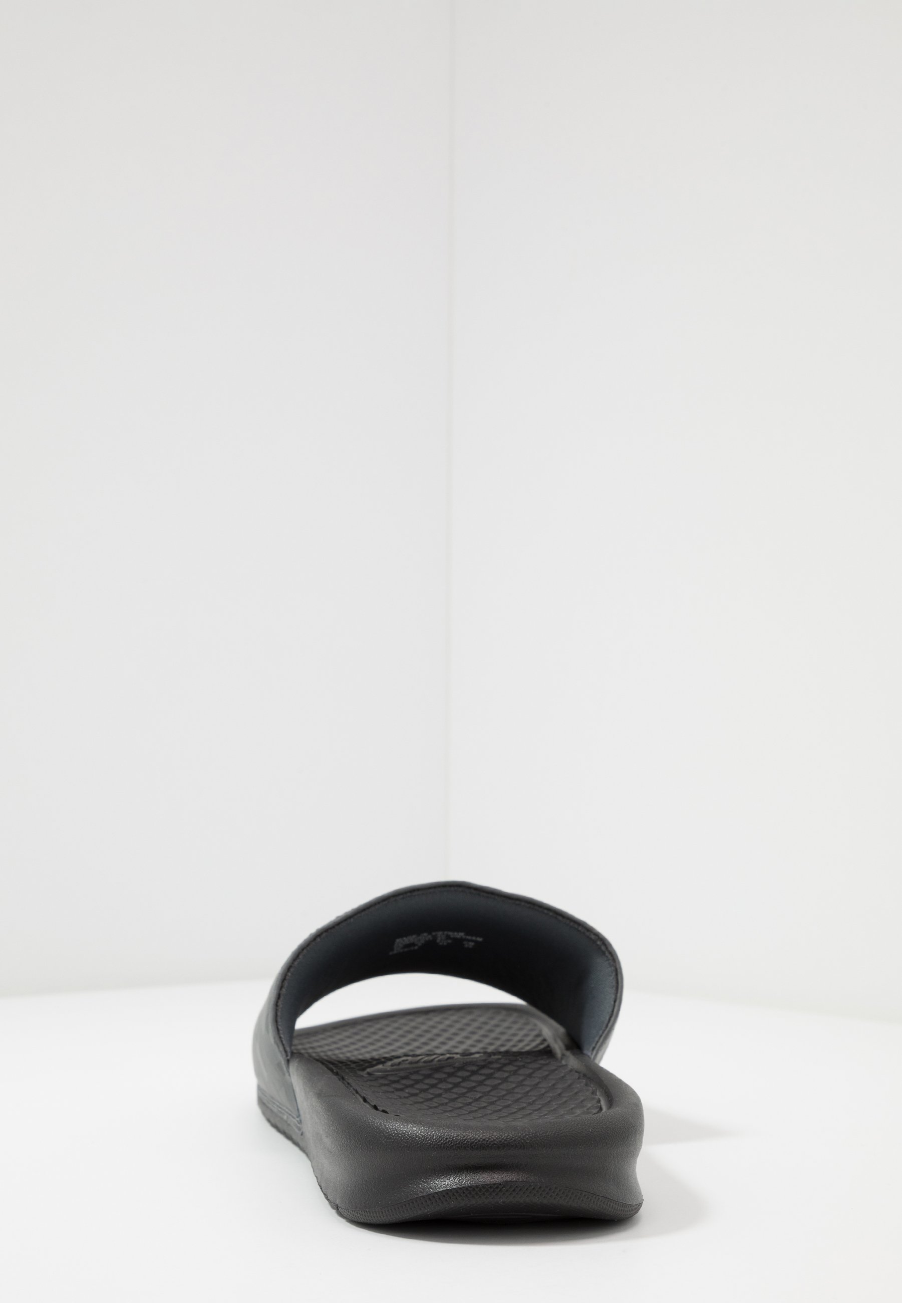 nike slides benassi black