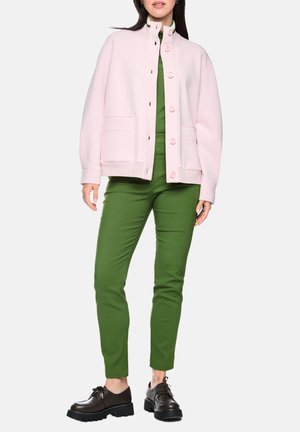 Marc Cain Sports, STOFFHOSE SILEA IM SLIM FIT - Stoffhose - garden green new