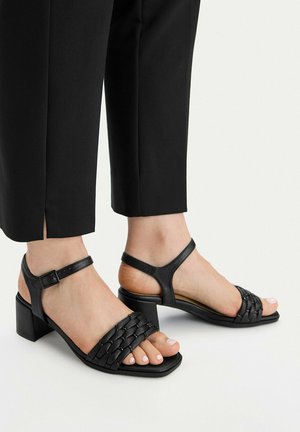 Jenny, Páskové sandály - black