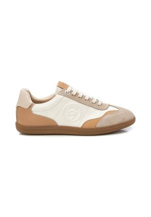 Carmela, ZAPATILLA DE MUJER PLANO  - BEIGE - Zapatillas - marron