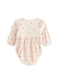 Vaaleanpunainen vauvan haalari, joka on tehty teksturoidusta kankaasta. Haalarissa on pieniä punaisia kukkakuoseja ja röyhelöhihoja, sekä löysä, rypistetty alaosa.