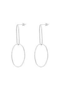 Orecchini a cerchio in argento con un design texturizzato e una forma sottile ed allungata. Gli orecchini sono dotati di un perno a scatto per la chiusura.