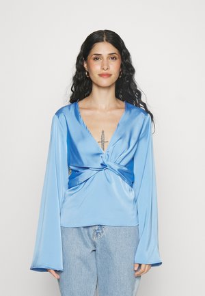 Gina Tricot Petite TWIST  - Bluse - light blue