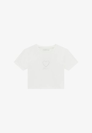 Witte cropped t-shirt met korte raglanmouwen, voorzien van een strass hartontwerp in het midden en een subtiel merklabel bij de hals.