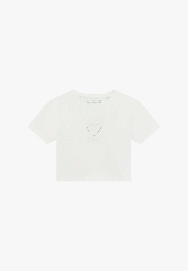 Bílé zkrácené tričko s krátkými raglánovými rukávy, které má na středu design srdce z kamínků a na límci nenápadnou značkovou nálepku.