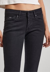 Pepe Jeans Vaqueros pitillo - black denim