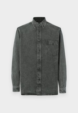 Koszula zapinana na guziki z ciemnoszarego denimu, z kołnierzykiem, długimi rękawami i kieszenią na piersi. Materiał o fakturze lekko postarzanego denimu.