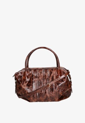 Bruine leren handtas met een glanzende afwerking, voorzien van twee handvatten en een afneembare schouderband. Inclusief geplooide details en gouden hardware.