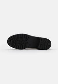 Anna Field Botins - olive