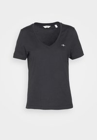 T-shirt noir à manches courtes avec col en V et petit logo blanc GANT sur la poitrine gauche, présenté sur fond blanc uni.