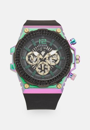 Montre multicolore avec un bracelet en silicone noir, un boîtier octogonal, un cadran noir et des accents dorés. Elle présente trois sous-cadrans et une lunette en cristal.