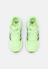 adidas Performance FALCON 3.0 ELASTIC LACE STRAP - Zapatillas running asfalto - green spark/core black/putty grey