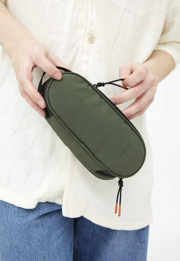 MÄPPCHEN ROW - Federmäppchen - pine ripstop