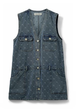 Gilet senza maniche in denim blu con chiusura frontale a bottoni, due tasche sul petto con patta e bottoni, e due tasche inferiori a filetto, motivo trapuntato a forma di diamante.