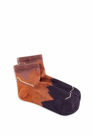 Pair of ankle socks with abstract mountain patterns in shades of purple, orange, and brown on a white background.