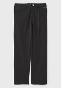 Pantalon noir avec une taille élastique, un cordon de serrage réglable et des poches latérales. Fabriqué en tissu lisse et léger. Détail du logo Lacoste.