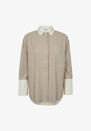 Beżowa koszula z długim rękawem z pionowymi brązowymi paskami, kontrastującym białym kołnierzykiem i mankietami oraz kieszenią na piersi z poziomymi paskami.