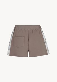 Szare bawełniane szorty z elastycznym paskiem w talii, z tylną kieszenią oraz bocznymi paskami z tekstem logo w kontrastowych kolorach.
