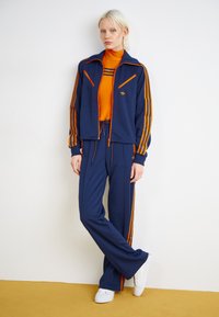 adidas Originals MONTREAL  - Camisola com fecho - night indigo
