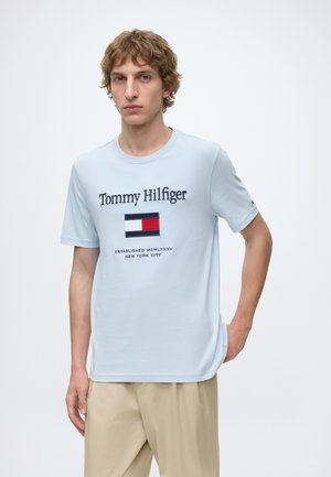 Tommy Hilfiger, FLAG - Μπλουζάκι με στάμπα - sky blue