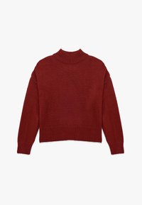 Czerwony sweter z dzianiny z prążkowanym kołnierzem typu turtle, opadającymi ramionami i prążkowanym wykończeniem. Miękka faktura z krojonym designem.