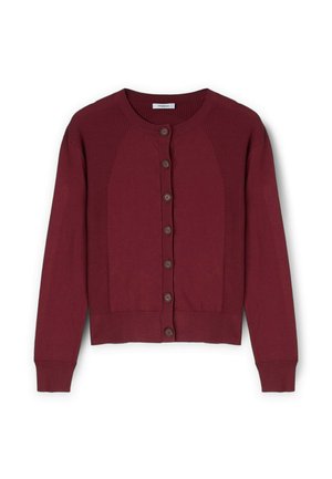 Bordeaux gebreide cardigan met geribbelde details, ronde halslijn en sluiting met zes donkere knopen aan de voorkant. Inclusief lange mouwen.