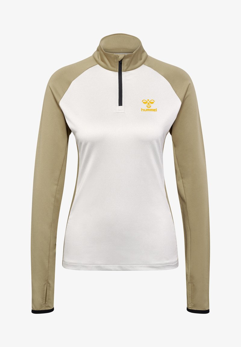 Haut athlétique léger zippé avec manches longues, corps blanc, manches khaki, et une fermeture éclair noire avec un logo jaune sur la poitrine.