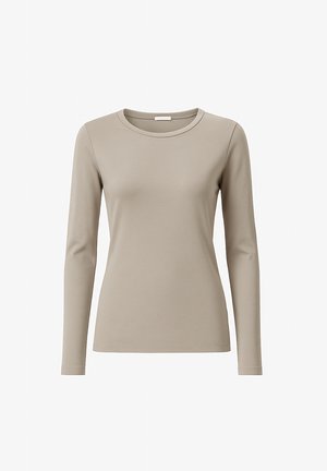 T-shirt beige a maniche lunghe, realizzato in tessuto morbido. Presenta un collo rotondo e un design aderente con cuciture minime e senza motivi visibili.