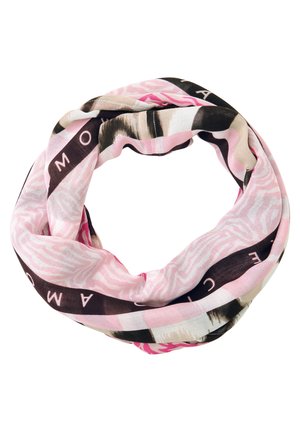 Écharpe infinie en tissu léger, rose, noir et beige, avec des motifs abstraits et un texte blanc partiellement visible sur des bandes noires.