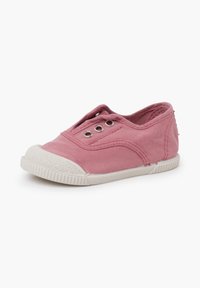 Chaussure enfant rose en toile à enfiler avec embout et semelle en caoutchouc blanc, comportant trois œillets métalliques de chaque côté.