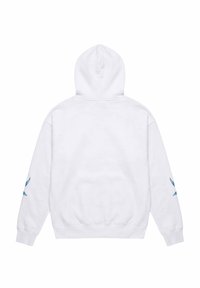 Sweat à capuche blanc à manches longues, vu de dos, avec des accents graphiques bleus sur les deux manches.