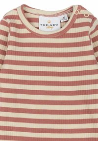 Body in cotone a maniche lunghe, a coste, per neonato, con strisce color crema e rosa, caratterizzato da un collo rotondo e chiusure a pressione sulla spalla per facilitare il cambio.