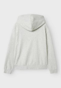 Hoodie in Hellgrau. Entworfen mit einer sanften Textur, gerippten Bündchen und Saum, verfügt über einen nahtlosen Rücken und eine verstellbare Kapuze.
