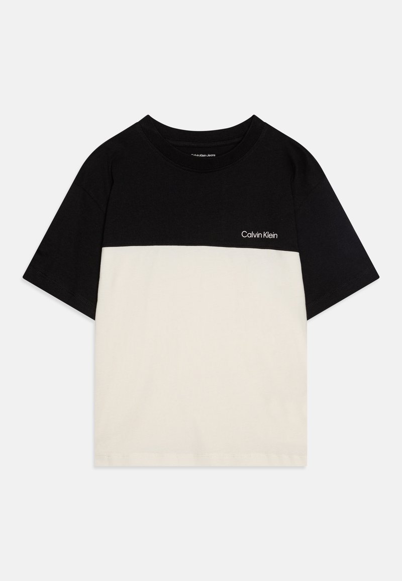 Černé a krémové tričko s barevným blokem z bavlny, s kulatým výstřihem, krátkými rukávy a malým logem Calvin Klein na hrudi.