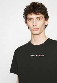 Tommy Jeans SMALL TEXT TEE - T-shirt basic - black