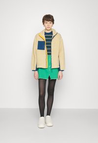 Levi's® BIGFOOT SHERPA JACKET - Fleecetakki - marzipan