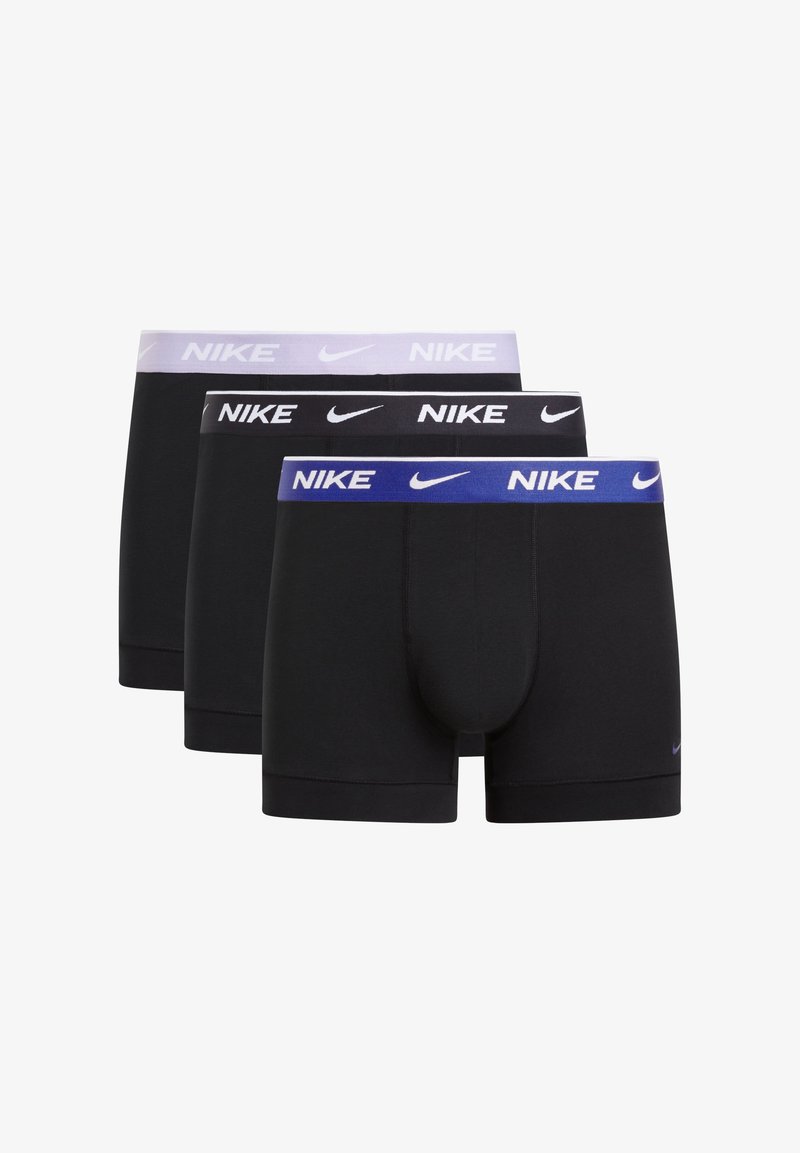 Mustad mustad aluspüksid elastsete värvidega tumepunane ja valge, Nike logo on nähtavalt esitatud igas vöös.