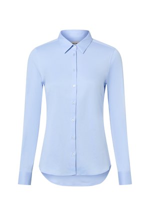 Hellblaues Langarmhemd mit spitzem Kragen, Knopfleiste und abgerundetem Saum. Weicher Stoff und subtiler Glanz verleihen dem Design zusätzliche Eleganz.