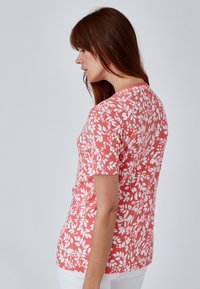 Damart COL TUNISIEN - Camiseta estampada - corail fleuri