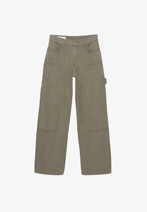 Kaki cargo bukser i holdbart bomuldsblanding. Har vide ben, flere forreste lommer, en sidelomme og et simpelt taljebånd.