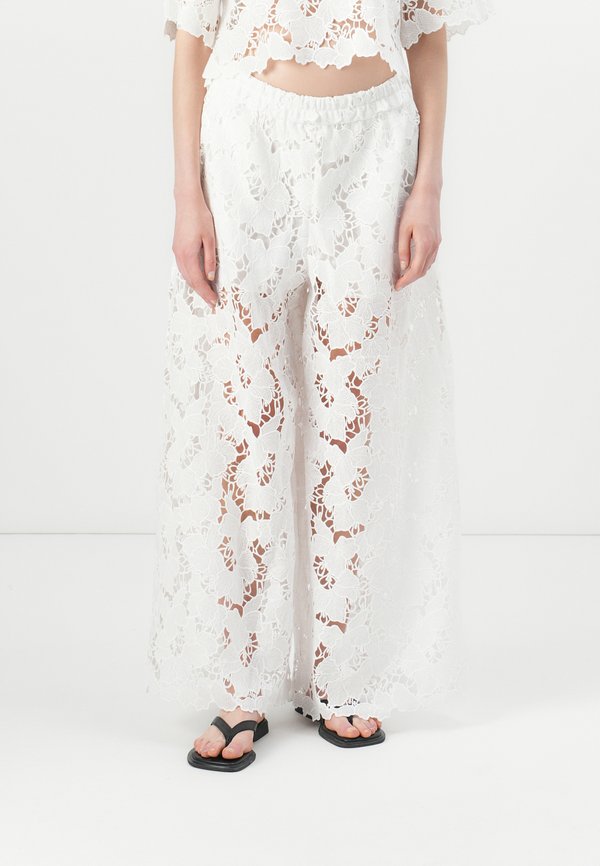 VIHYLDE PANTS - Stoffhose - cloud dancer