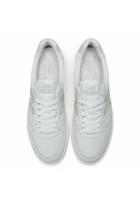 New Balance Sneakers - beige